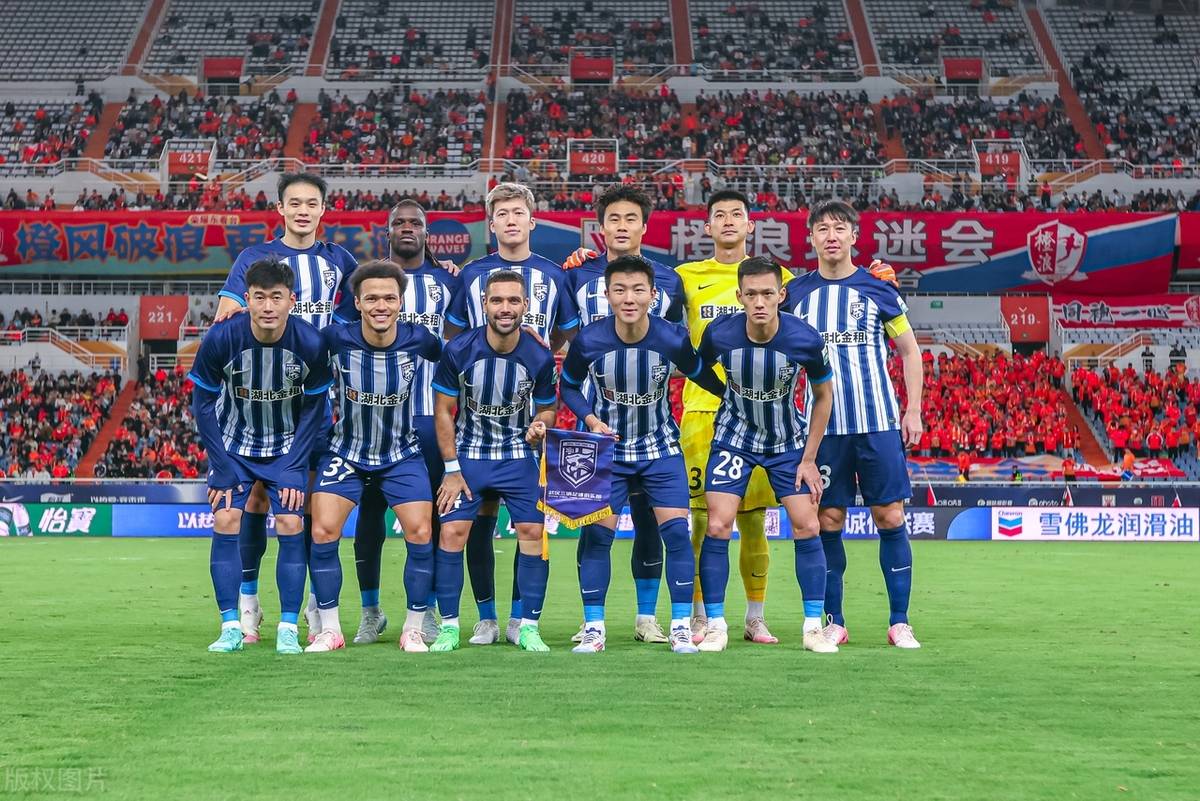  巴塞罗那主场球场名字 