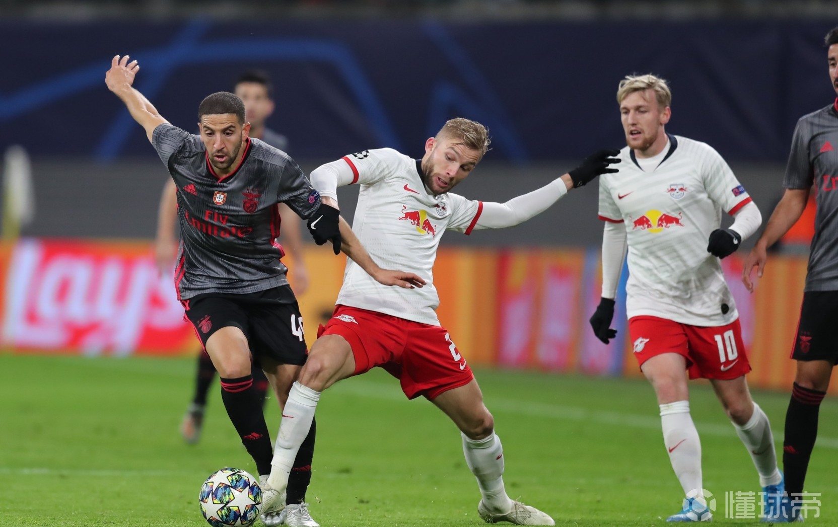 包含清晨欧冠传出新动向;阿贾克斯更衣室发声;管理层表态——更衣室稳定;球探报告显示潜力的词条 包含清晨欧冠传出新动向;阿贾克斯更衣室发声;管理层表态——更衣室稳定;球探报告显示潜力的词条